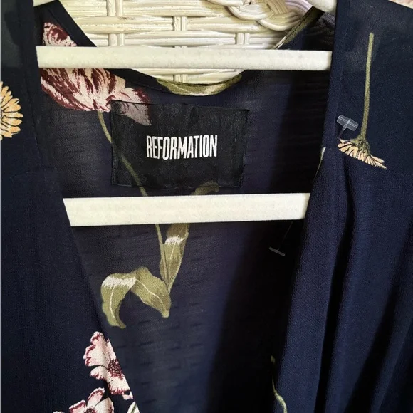 Reformation S/P wrap floral dress - Picture 6 of 7